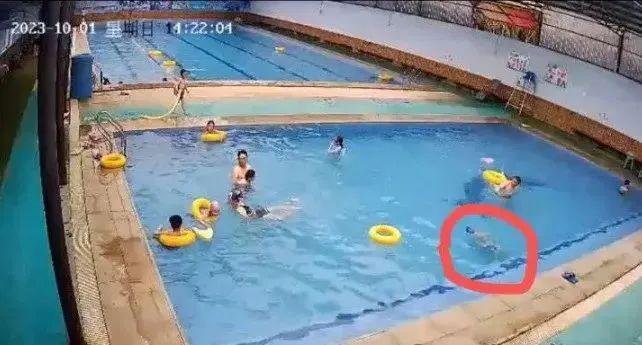 ！儿童不慎掉落最终溺亡新葡京娱乐场app痛心